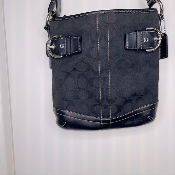 COACH BLACK SIGNATURE CANVAS & LEATHER SLIM DUFFLE SHOULDER BAG VINTAGE - Picture 4 of 17